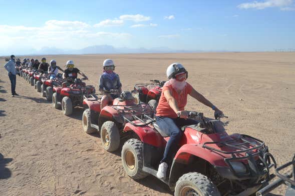 Tour de quadriciclo pelo deserto com jantar beduíno