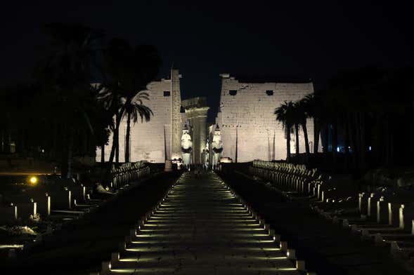 Espetáculo de luz e som no Templo de Karnak