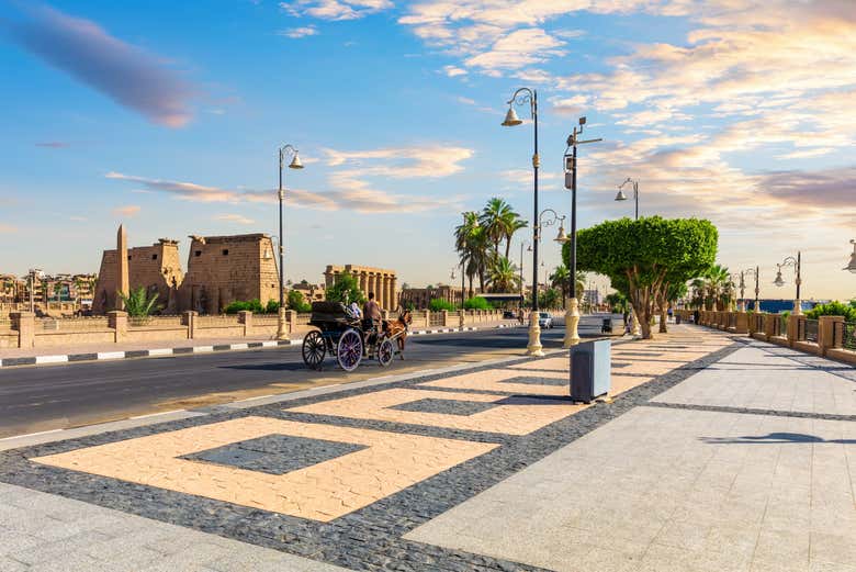 Passeio de charrete por Luxor