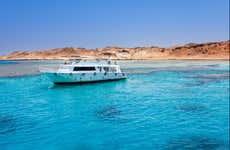 Excursão de barco e snorkel na Ilha Tiran